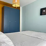 Apartment Alezzi Fancy By The Pool And Năvodari