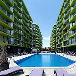 Alezzi Fancy By The Pool And