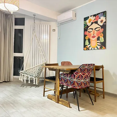Apartmán Alezzi Fancy By The Pool And Năvodari
