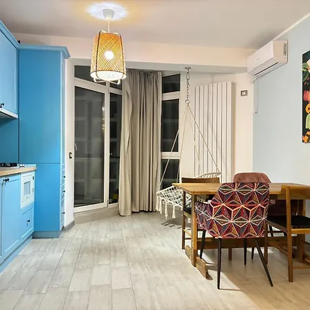 Alezzi Fancy By The Pool And * Năvodari