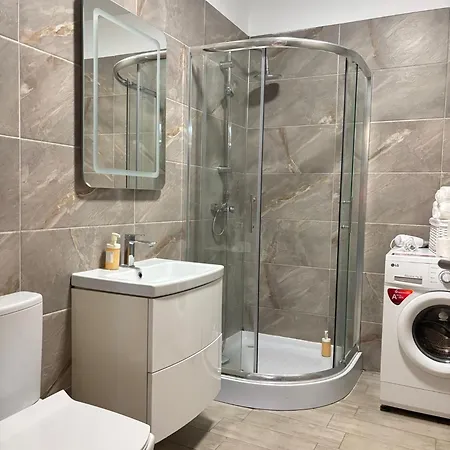 Alezzi Fancy By The Pool And Năvodari