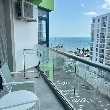 Alezzi Fancy By The Pool And