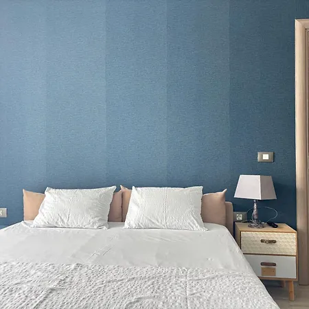 Alezzi Fancy By The Pool And