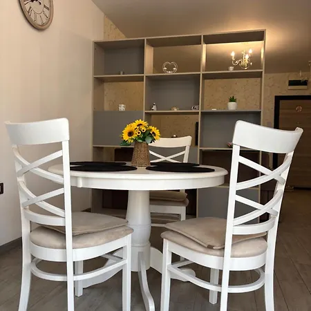 Alezzi Fancy By The Pool And Appartement Năvodari