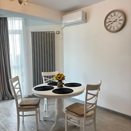 Alezzi Fancy By The Pool And *