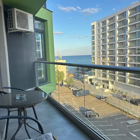 Alezzi Fancy By The Pool And Năvodari