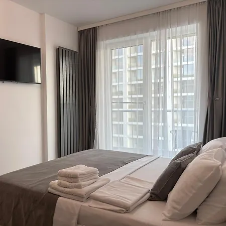 Alezzi Fancy By The Pool And Appartement Năvodari