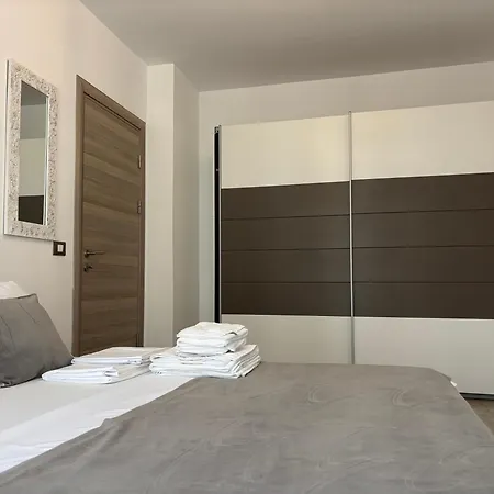 Appartement Alezzi Fancy By The Pool And Năvodari