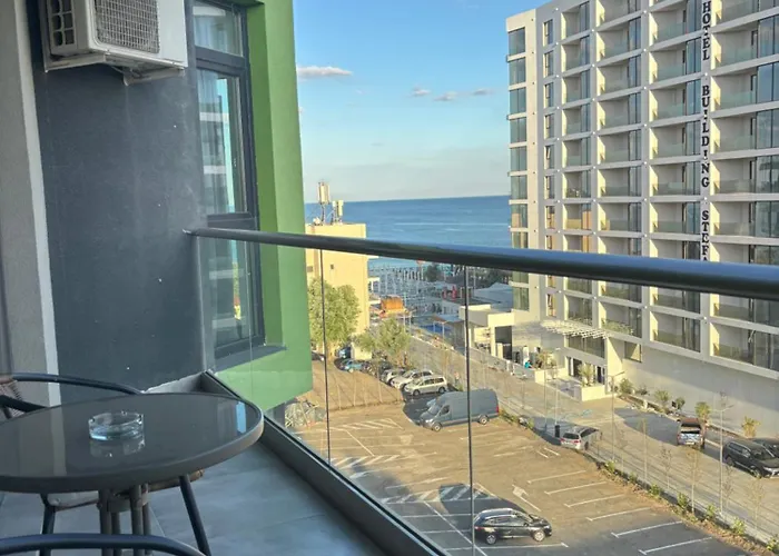 Alezzi Fancy By The Pool And Navodari