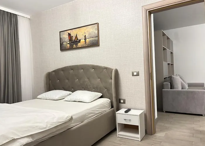 Alezzi Fancy By The Pool And Navodari