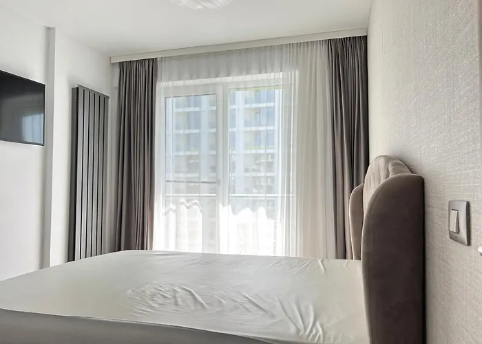 Alezzi Fancy By The Pool And Apartment *